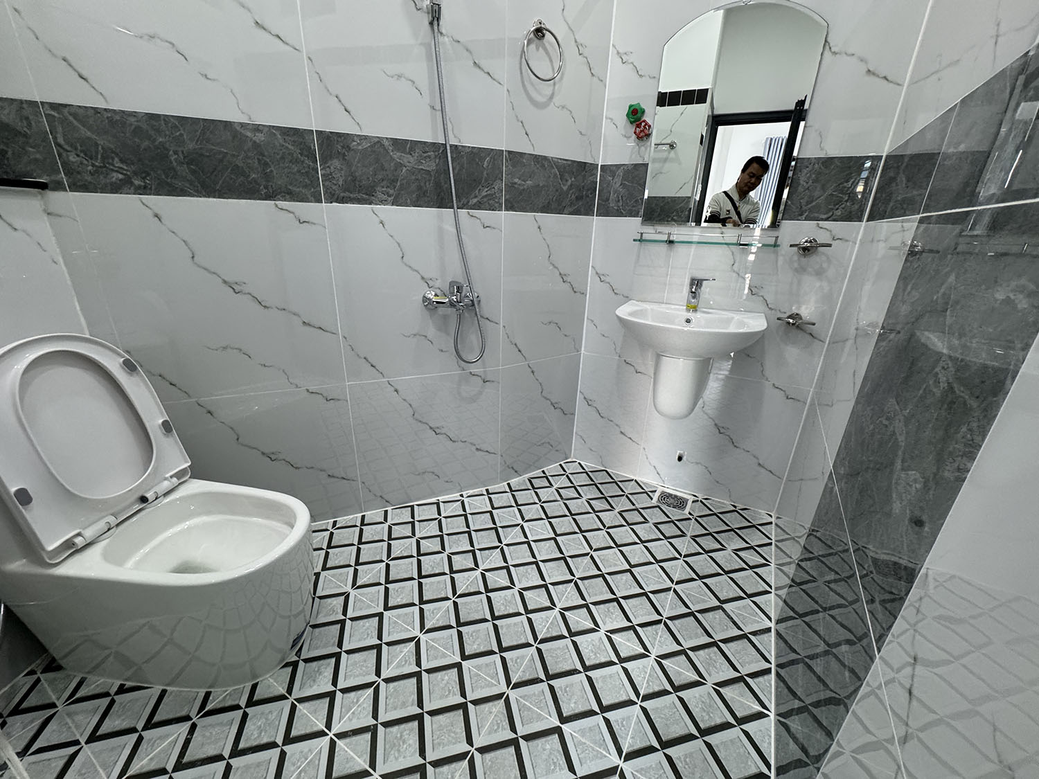 Chính thức mở bán biệt thự mini 3 lầu HXH VF5 khu cao cấp Hoàng Diệu - Trước nhà có sân đỗ ôtô